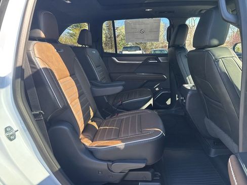 New 2026 GMC Acadia Denali Ultimate w/ LPO, Floor Liner Package image 14