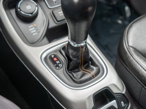 Used 2020 Jeep Compass Latitude w/ Cold Weather Group image 31