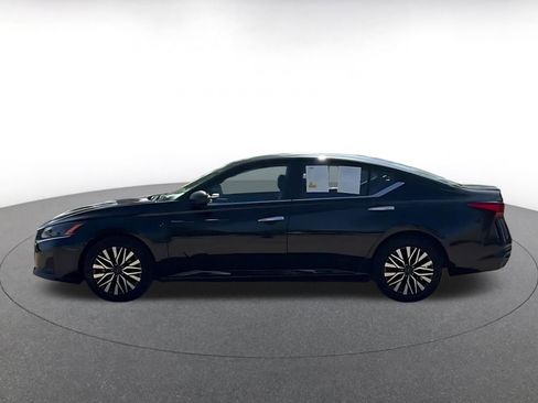 Used 2025 Nissan Altima 2.5 SV image 8