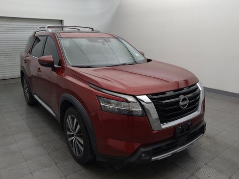 Used 2022 Nissan Pathfinder Platinum w/ Cargo Package FWD image 13