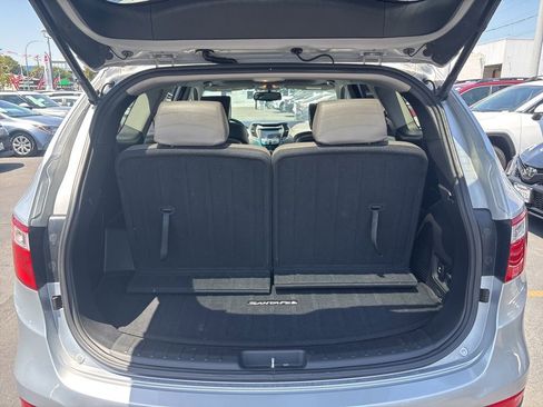 Used 2016 Hyundai Santa Fe Limited w/ Option Group 04 FWD image 9