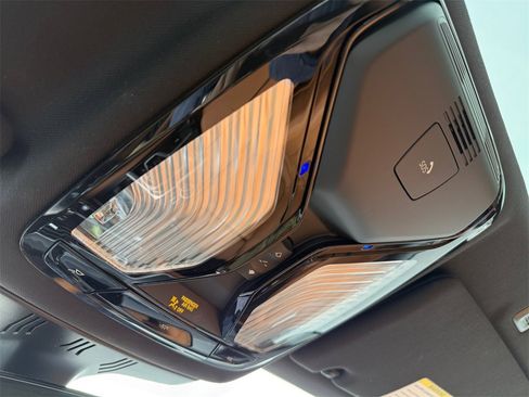 Certified 2023 BMW 540i xDrive w/ M Sport Package image 32