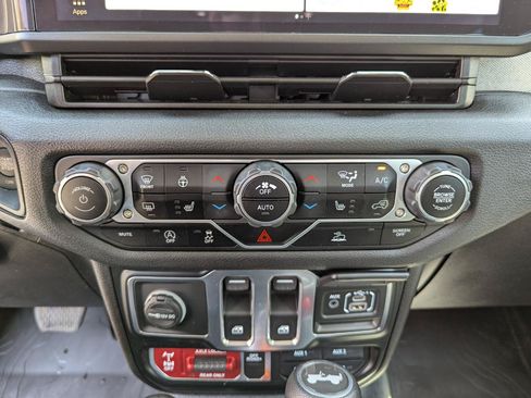 Used 2024 Jeep Wrangler Sport AWD/4WD image 22