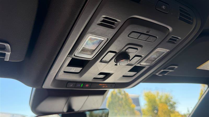 Used 2021 Cadillac Escalade Premium Luxury w/ Driver Assist Tech Package AWD/4WD image 18