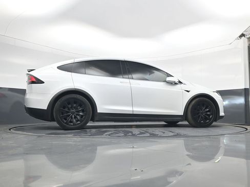 Used 2018 Tesla Model X 75D image 26