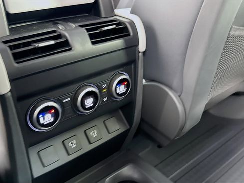 Used 2025 Land Rover Defender 130 V8 image 25