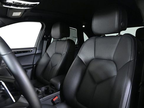 Certified 2025 Porsche Macan image 5