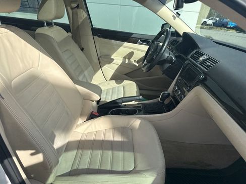 Used 2015 Volkswagen Passat TDI SEL Premium image 28