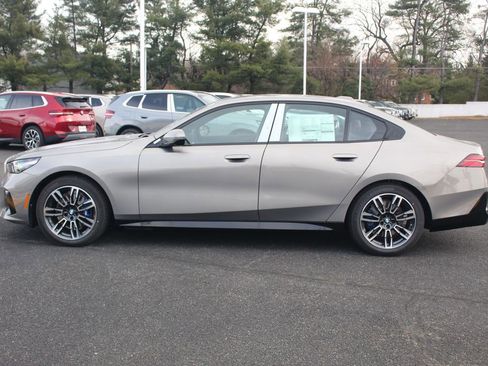 Used 2026 BMW 530i xDrive w/ M Sport Package AWD/4WD image 5
