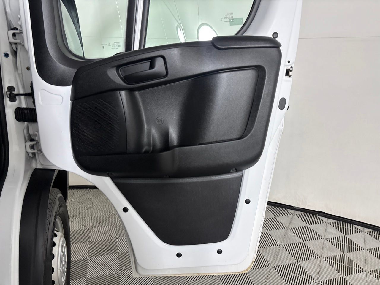Used 2025 RAM ProMaster 2500 w/ Convenience Group FWD image 24