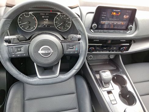 Used 2022 Nissan Rogue SV w/ SV Premium Package image 11