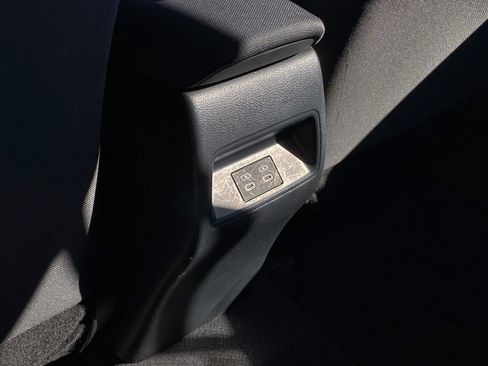 Used 2024 Toyota Corolla LE image 27