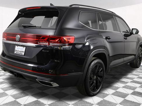 Used 2025 Volkswagen Atlas SE w/ Black Wheel Package image 14