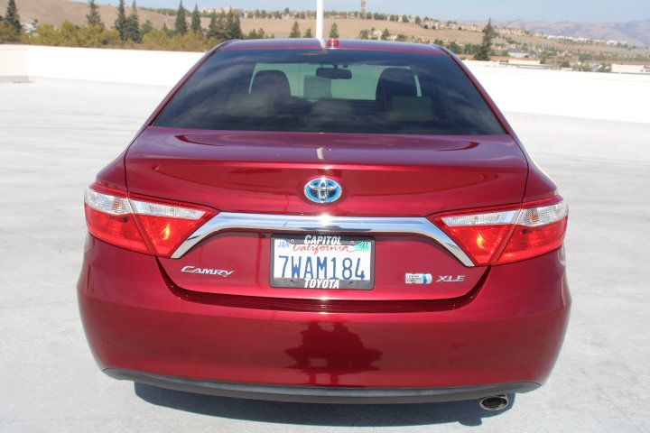 Used 2017 Toyota Camry XLE w/ Moonroof Package FWD image 4