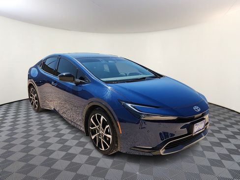 Used 2024 Toyota Prius XLE FWD image 6