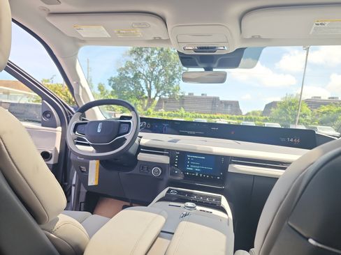 New 2026 Lincoln Navigator L Reserve AWD/4WD image 27