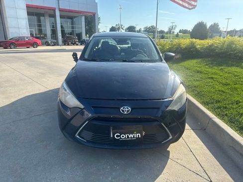 Used 2017 Toyota Yaris iA FWD image 10