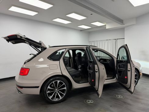 Used 2019 Bentley Bentayga AWD/4WD image 26