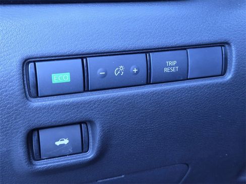 Used 2025 Nissan Sentra SV image 32