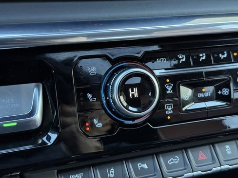 Used 2024 GMC Sierra 3500 Denali Ultimate image 14