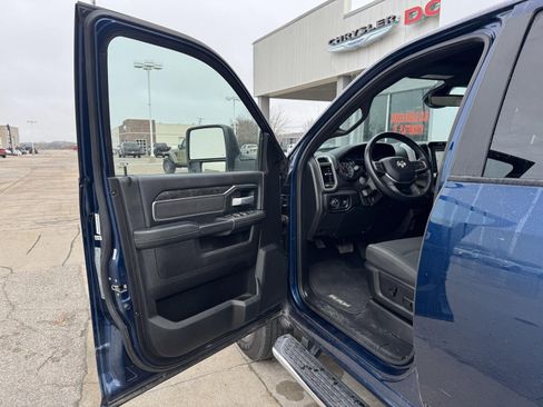 Used 2024 RAM 2500 Big Horn w/ Sport Appearance Package image 10