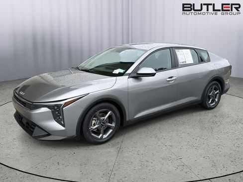 Used 2025 Kia K4 FWD image 2