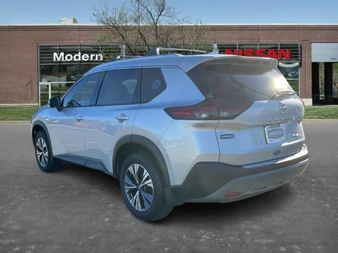 Used 2021 Nissan Rogue SV w/ Premium Package image 2