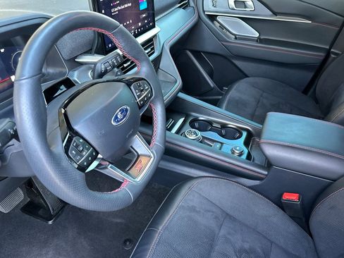 Used 2025 Ford Explorer ST image 4