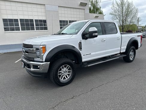 Used 2019 Ford F350 Lariat w/ Lariat Ultimate Package AWD/4WD image 2