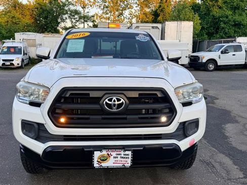 Used 2016 Toyota Tacoma SR w/ SR Convenience Package AWD/4WD image 6