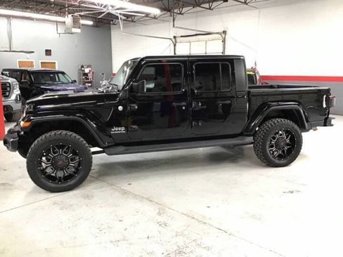 Used 2020 Jeep Gladiator Overland image 2