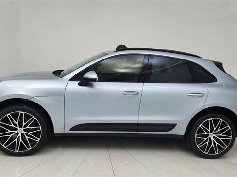 Used 2024 Porsche Macan w/ Premium Plus Package image 3