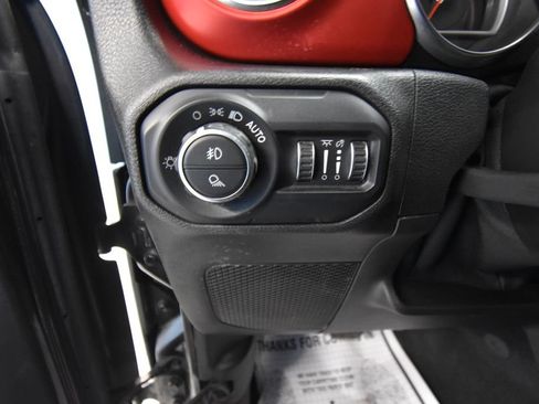 Used 2021 Jeep Gladiator Rubicon AWD/4WD image 6