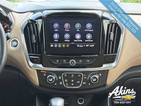 Used 2023 Chevrolet Traverse Premier FWD image 27