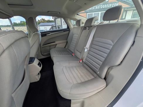 Used 2019 Ford Fusion SE FWD image 29