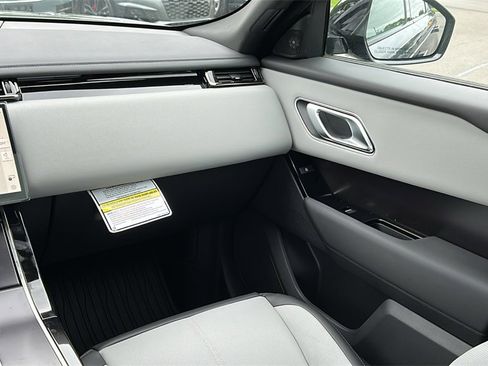 New 2026 Land Rover Range Rover Velar Dynamic SE image 25