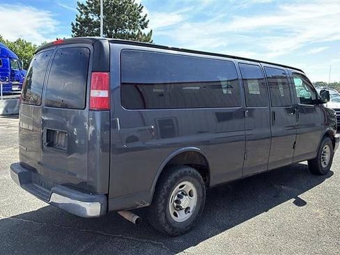 Used 2017 Chevrolet Express 3500 LT w/ LT Preferred Equipment Group RWD image 2