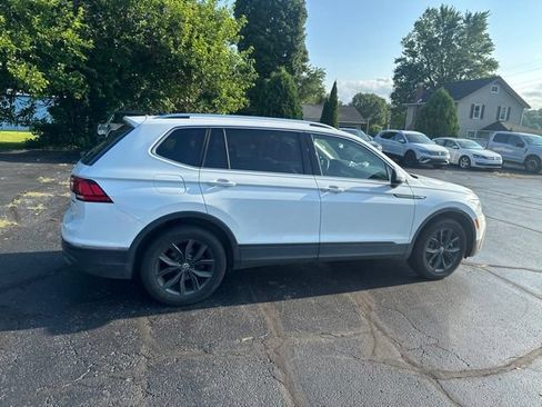 Used 2024 Volkswagen Tiguan SE AWD/4WD image 9