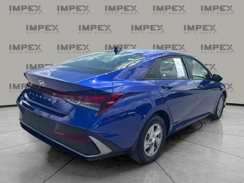 Used 2026 Hyundai Elantra SE FWD image 3