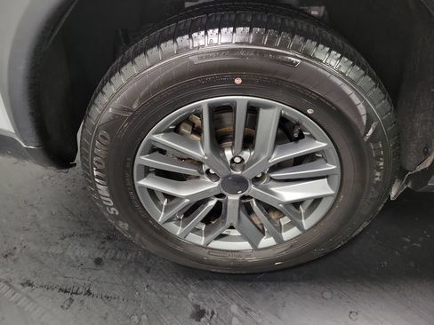 Used 2024 Nissan Rogue S FWD image 11
