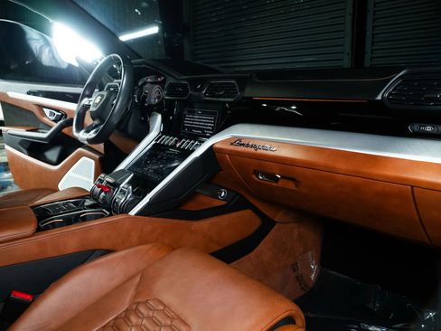 Used 2020 Lamborghini Urus image 25