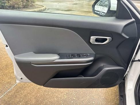 Used 2025 Kia K4 FWD image 25