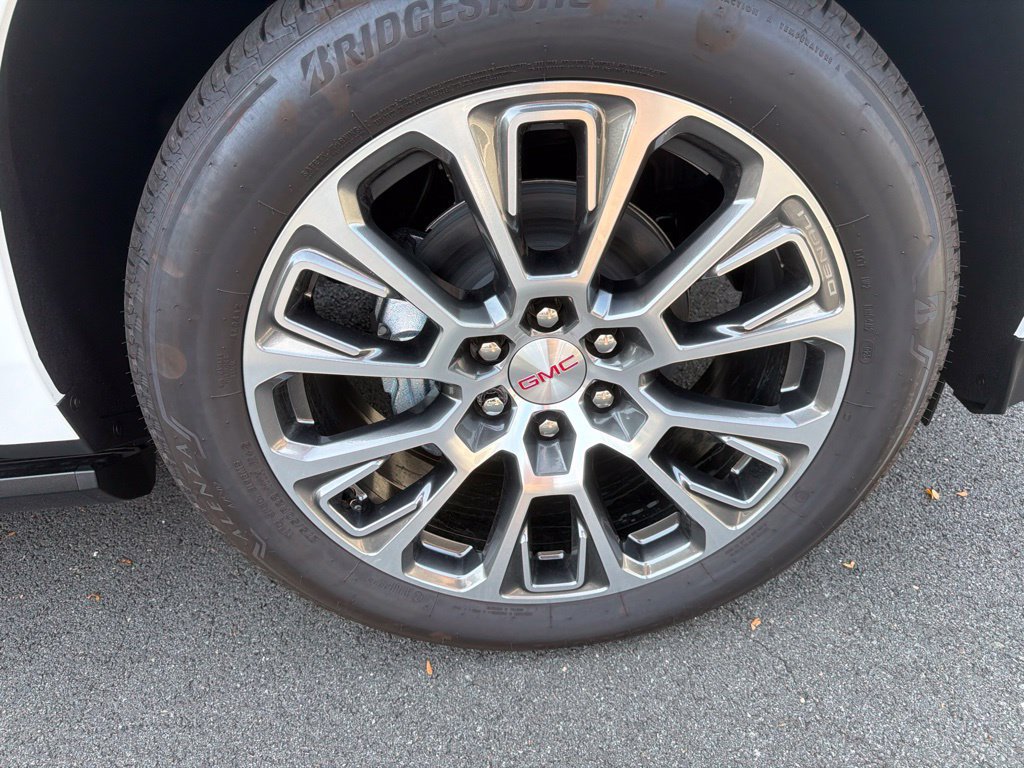 New 2026 GMC Yukon Denali w/ Denali Reserve Package AWD/4WD image 9