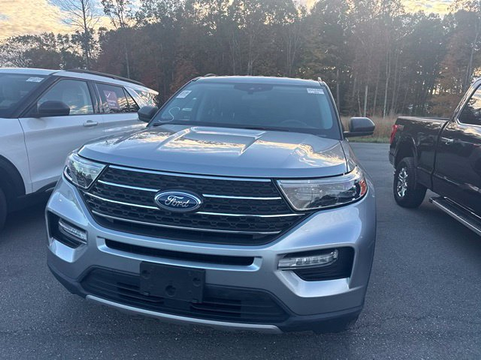 Used 2023 Ford Explorer XLT w/ Equipment Group 202A AWD/4WD image 4