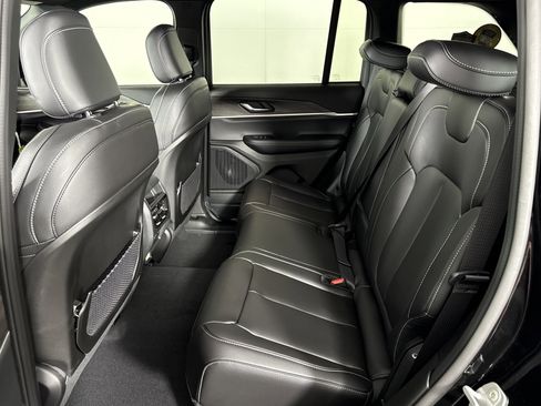 New 2025 Jeep Grand Cherokee Limited image 14