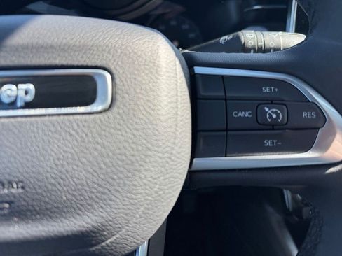 Used 2025 Jeep Compass Latitude AWD/4WD image 23