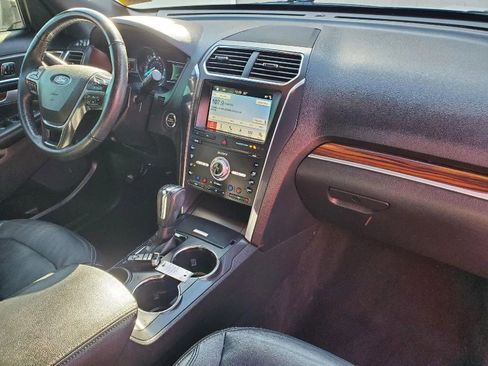 Used 2019 Ford Explorer Limited w/ Class III Trailer Tow Package image 13