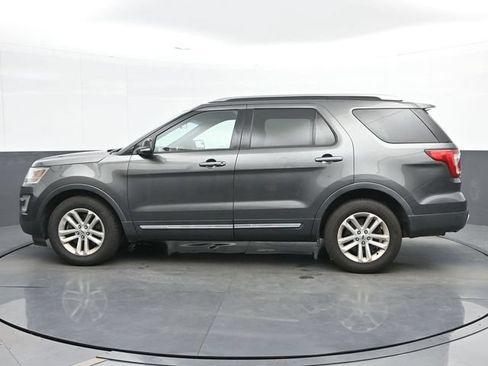 Used 2016 Ford Explorer XLT FWD image 5