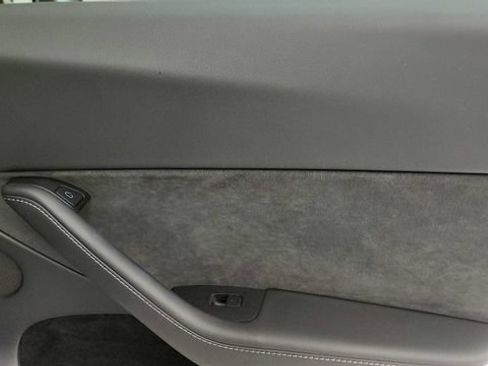 Used 2024 Tesla Model Y 2WD image 40
