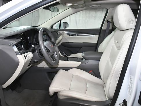 Used 2017 Cadillac XT5 Luxury image 35